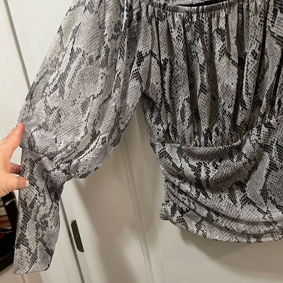 Express crop top on or off shoulder size XS - Picture 1 of 16